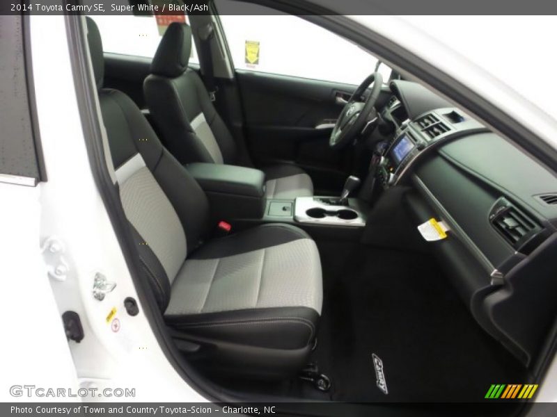 Super White / Black/Ash 2014 Toyota Camry SE