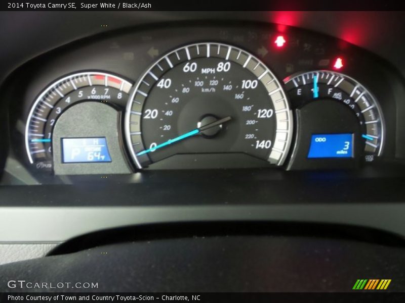 Super White / Black/Ash 2014 Toyota Camry SE