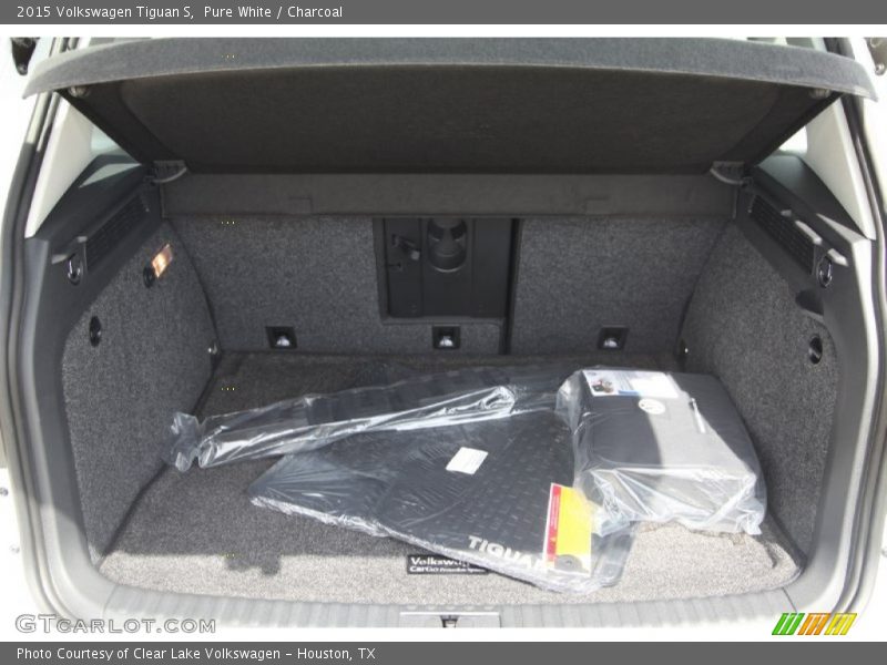 Pure White / Charcoal 2015 Volkswagen Tiguan S
