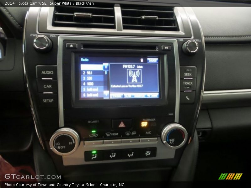 Super White / Black/Ash 2014 Toyota Camry SE