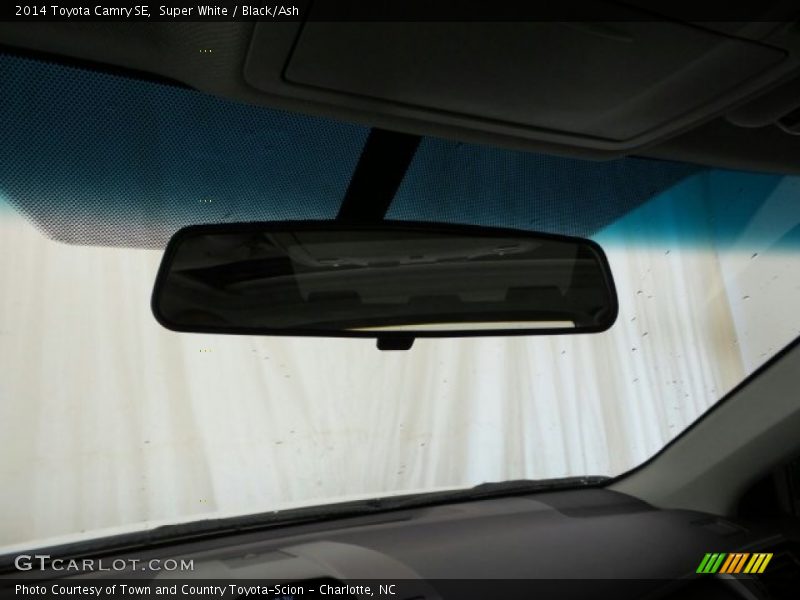 Super White / Black/Ash 2014 Toyota Camry SE
