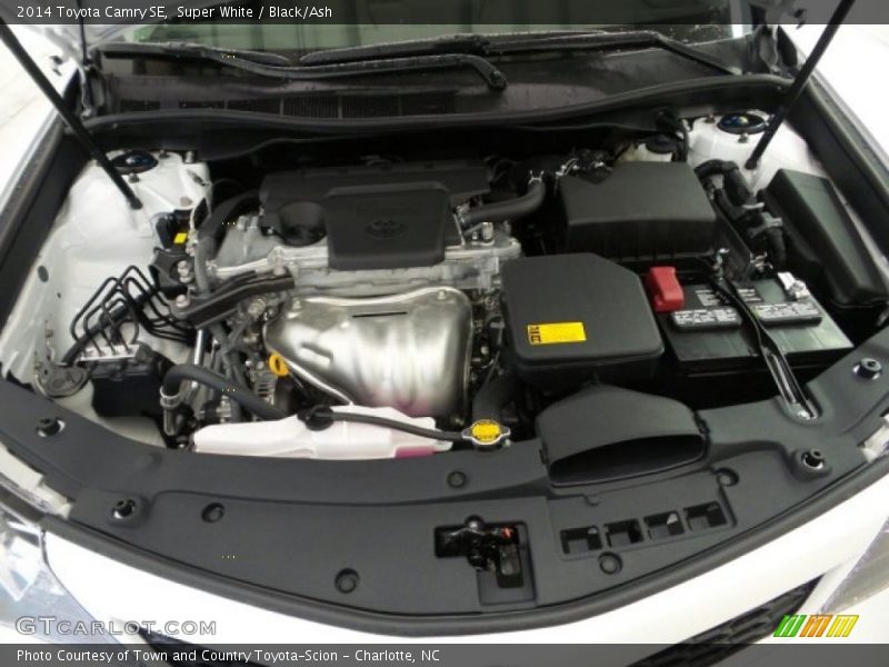 Super White / Black/Ash 2014 Toyota Camry SE