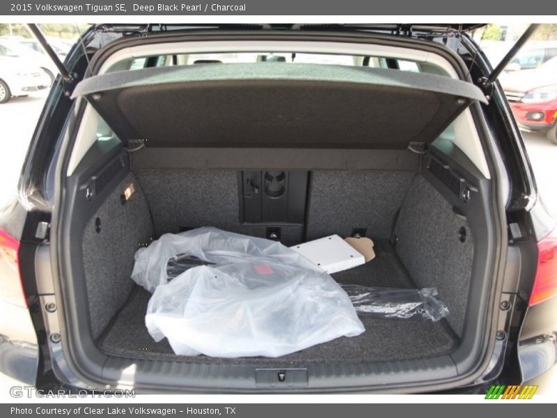Deep Black Pearl / Charcoal 2015 Volkswagen Tiguan SE