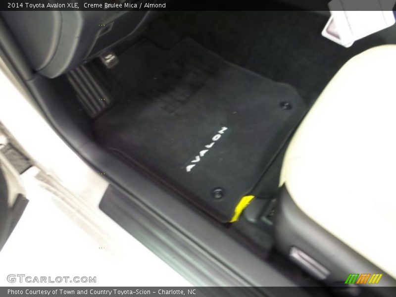 Creme Brulee Mica / Almond 2014 Toyota Avalon XLE