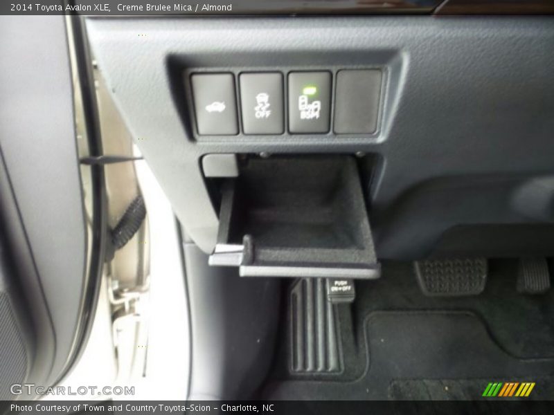 Creme Brulee Mica / Almond 2014 Toyota Avalon XLE