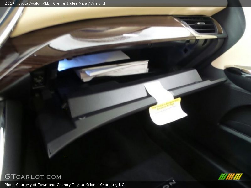 Creme Brulee Mica / Almond 2014 Toyota Avalon XLE