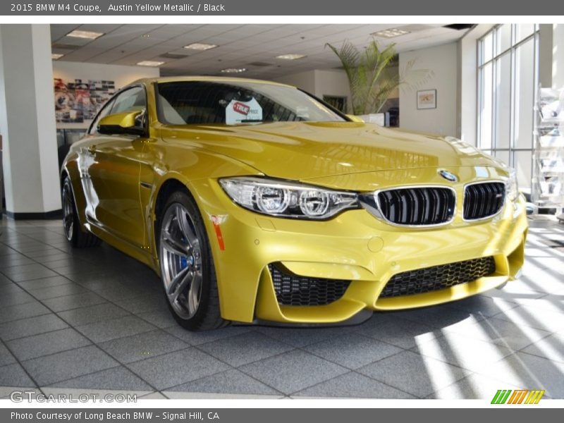 Front 3/4 View of 2015 M4 Coupe