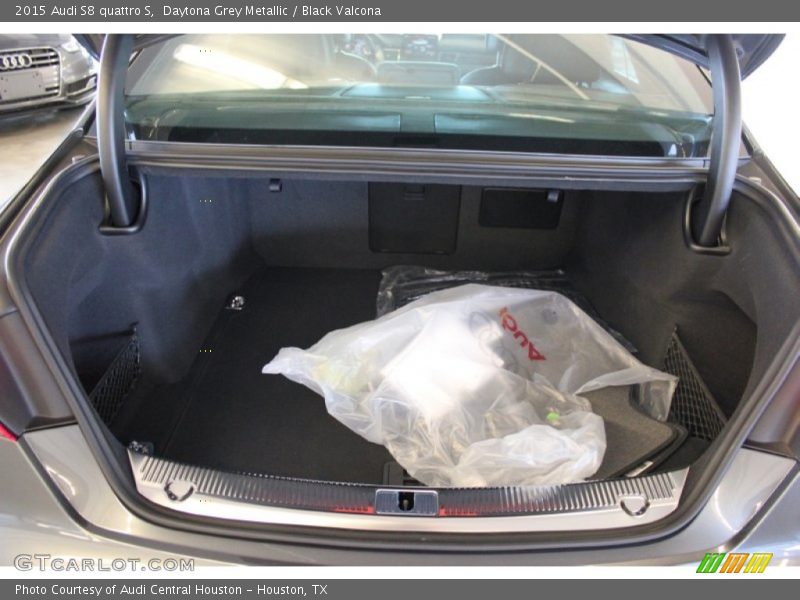  2015 S8 quattro S Trunk