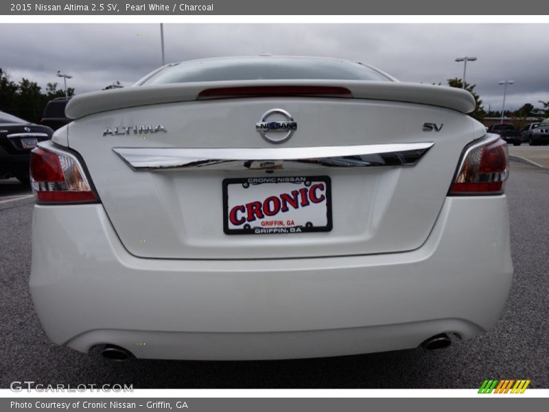 Pearl White / Charcoal 2015 Nissan Altima 2.5 SV