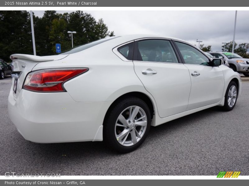 Pearl White / Charcoal 2015 Nissan Altima 2.5 SV