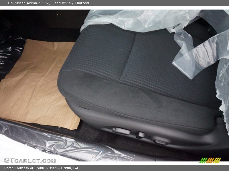Pearl White / Charcoal 2015 Nissan Altima 2.5 SV