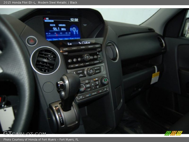 Modern Steel Metallic / Black 2015 Honda Pilot EX-L