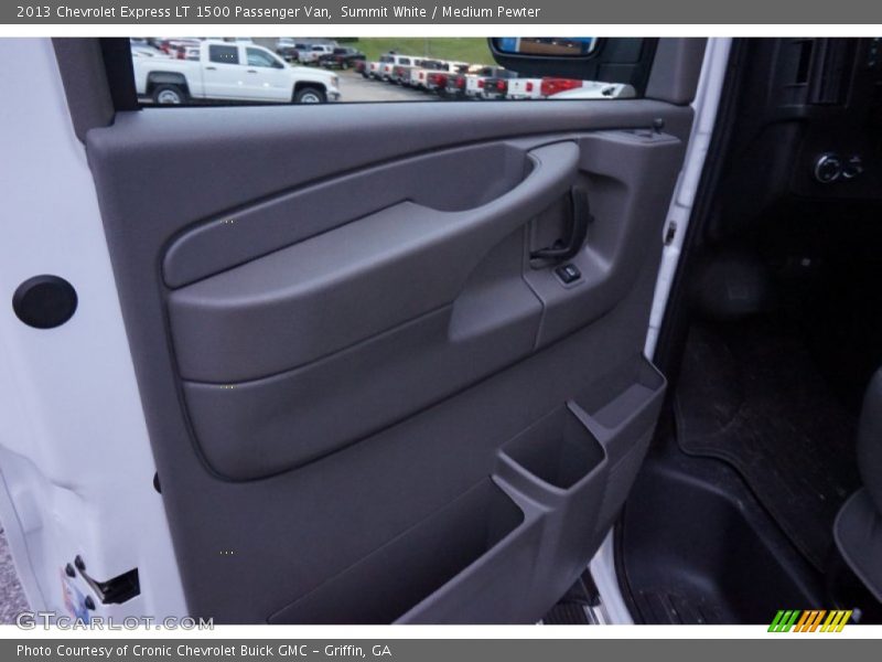 Summit White / Medium Pewter 2013 Chevrolet Express LT 1500 Passenger Van