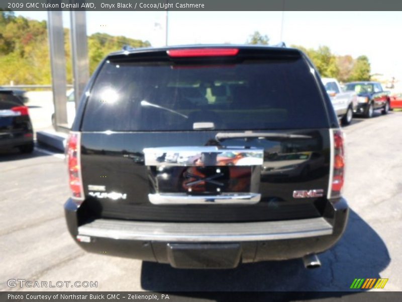 Onyx Black / Cocoa/Light Cashmere 2009 GMC Yukon Denali AWD