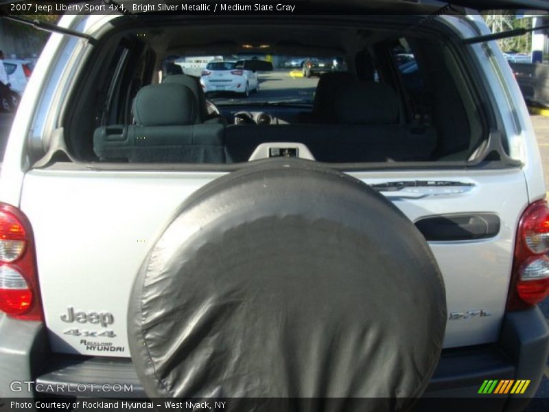 Bright Silver Metallic / Medium Slate Gray 2007 Jeep Liberty Sport 4x4