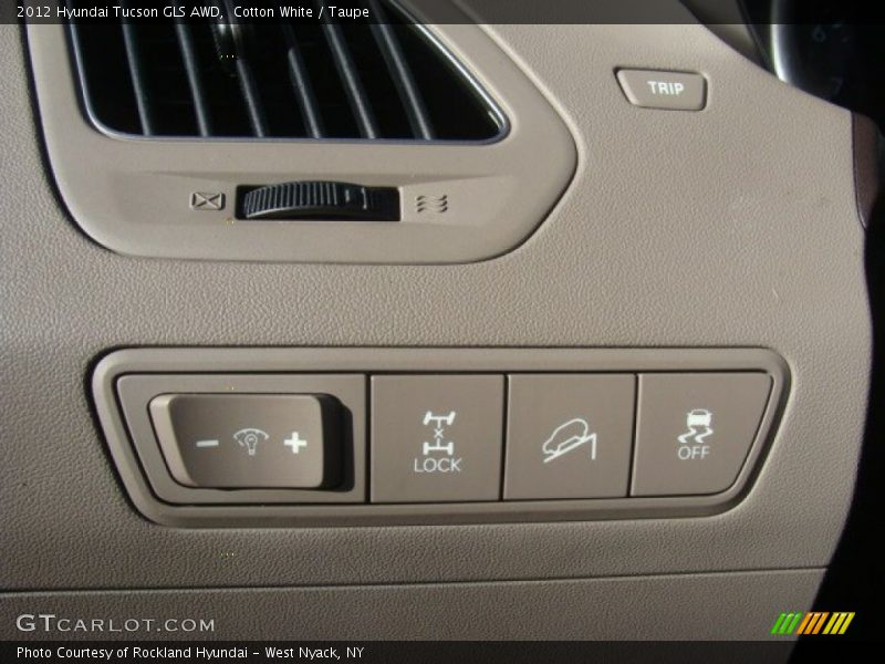 Cotton White / Taupe 2012 Hyundai Tucson GLS AWD