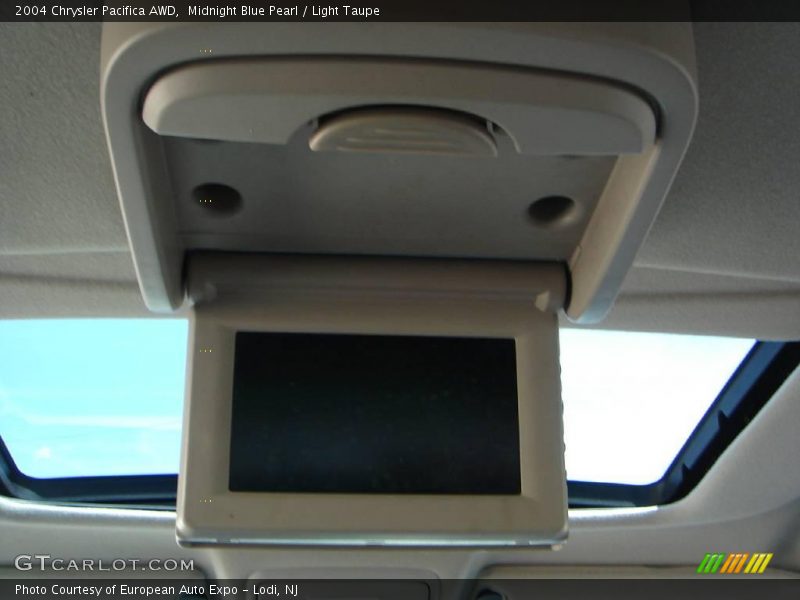 Midnight Blue Pearl / Light Taupe 2004 Chrysler Pacifica AWD