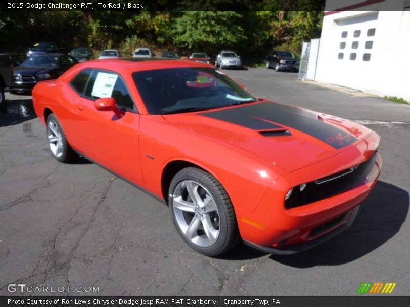Front 3/4 View of 2015 Challenger R/T