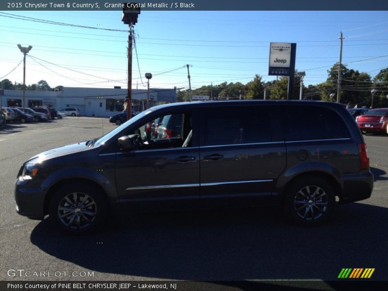 Granite Crystal Metallic / S Black 2015 Chrysler Town & Country S