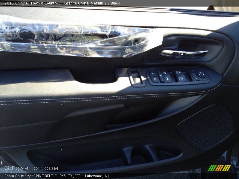 Granite Crystal Metallic / S Black 2015 Chrysler Town & Country S