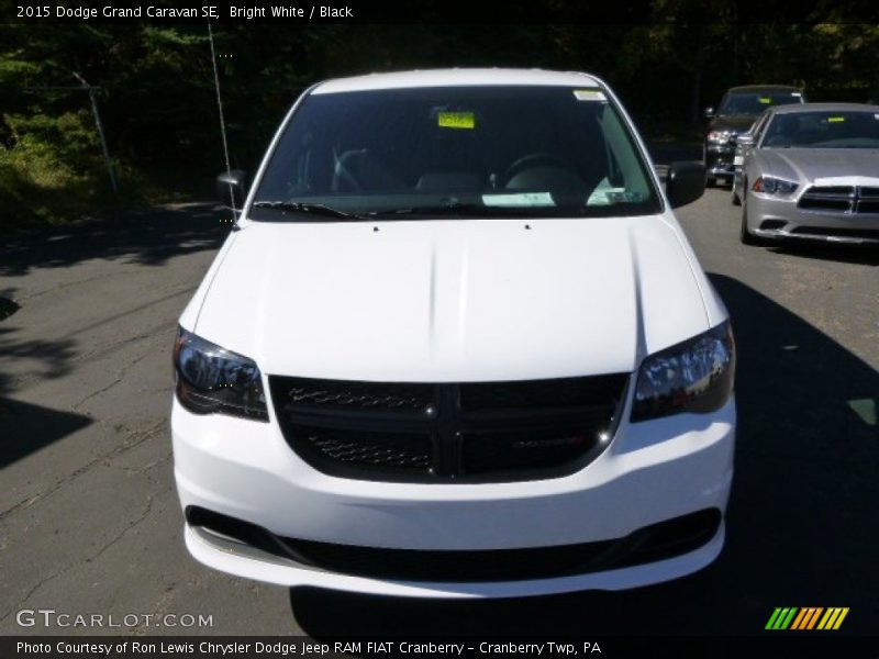 Bright White / Black 2015 Dodge Grand Caravan SE