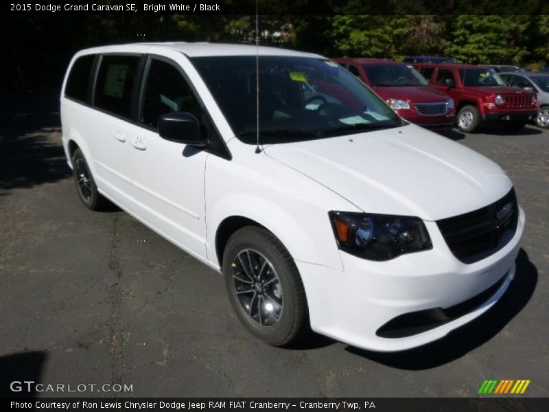 Bright White / Black 2015 Dodge Grand Caravan SE