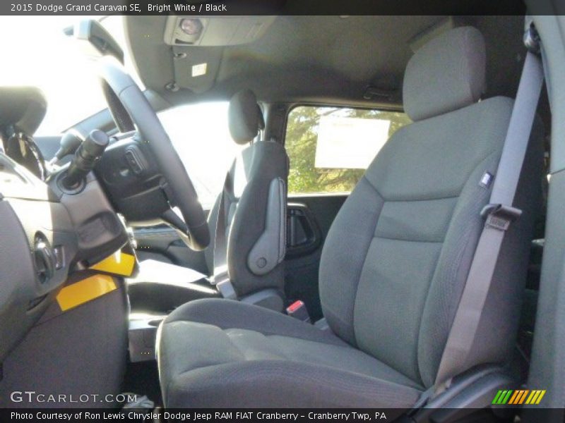 Bright White / Black 2015 Dodge Grand Caravan SE