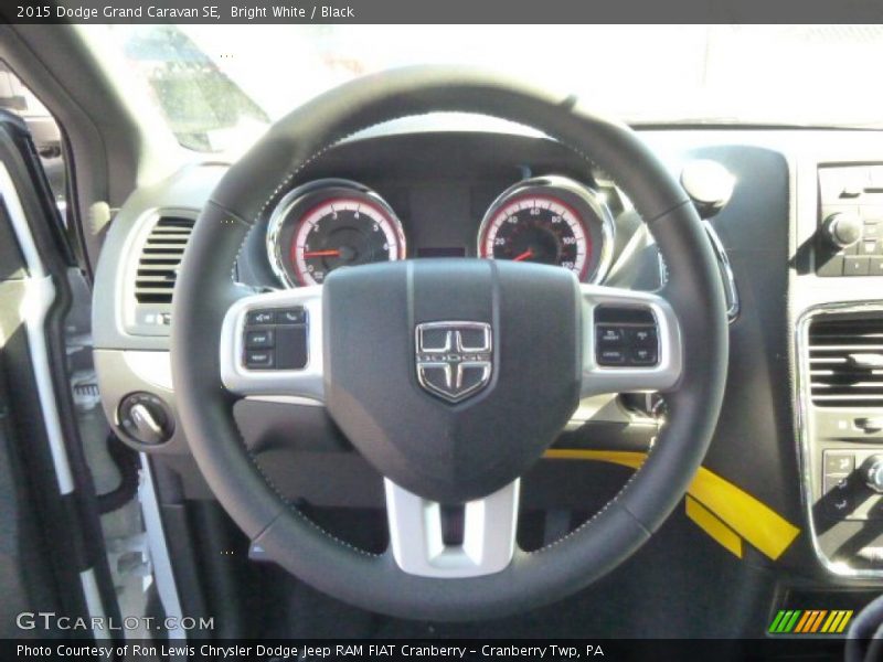 Bright White / Black 2015 Dodge Grand Caravan SE