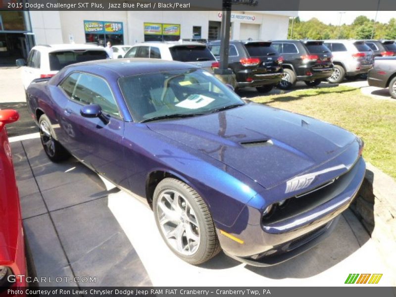Front 3/4 View of 2015 Challenger SXT Plus