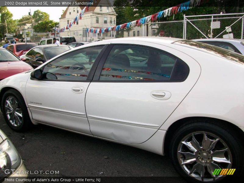 Stone White / Sandstone 2002 Dodge Intrepid SE