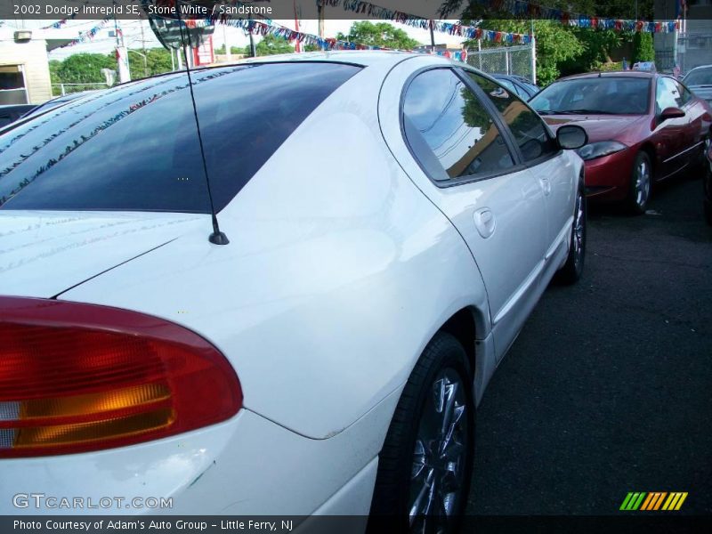 Stone White / Sandstone 2002 Dodge Intrepid SE
