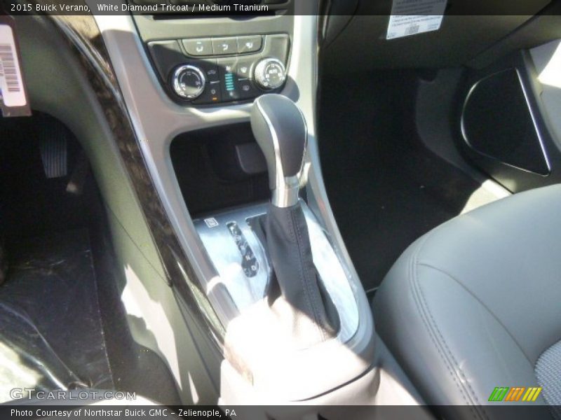 White Diamond Tricoat / Medium Titanium 2015 Buick Verano