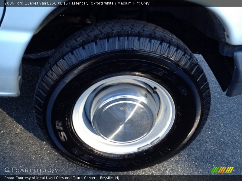 Oxford White / Medium Flint Grey 2006 Ford E Series Van E350 XL 15 Passenger