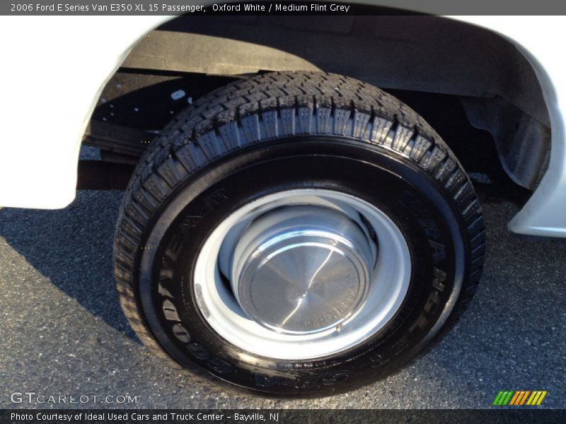 Oxford White / Medium Flint Grey 2006 Ford E Series Van E350 XL 15 Passenger