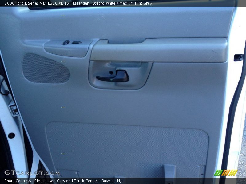 Oxford White / Medium Flint Grey 2006 Ford E Series Van E350 XL 15 Passenger