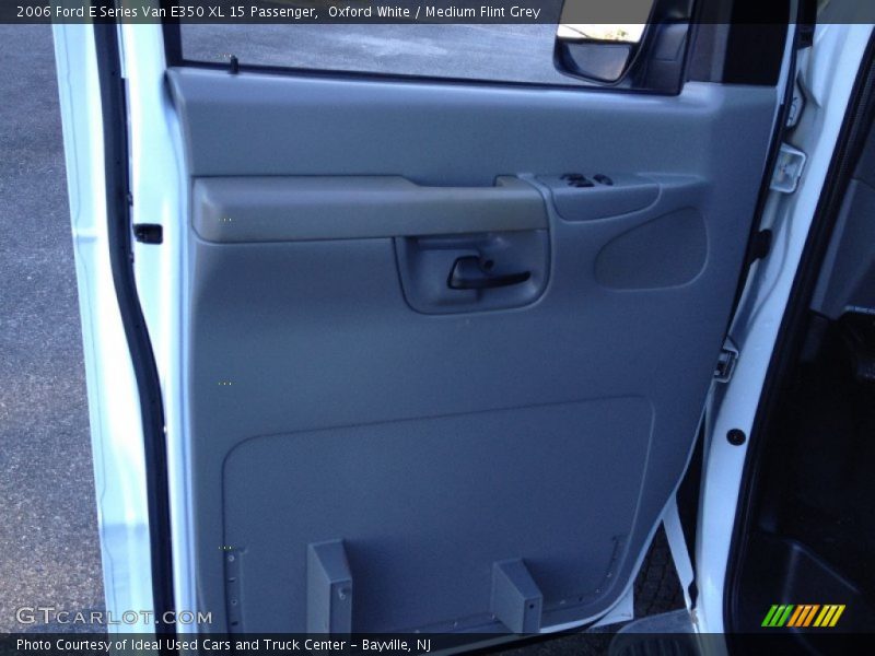 Oxford White / Medium Flint Grey 2006 Ford E Series Van E350 XL 15 Passenger