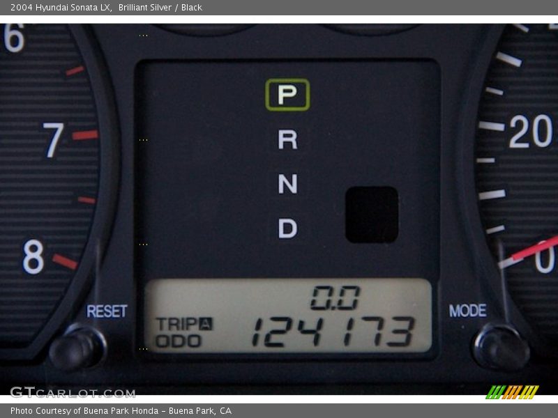 Brilliant Silver / Black 2004 Hyundai Sonata LX