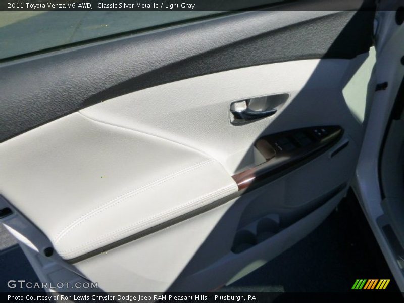 Classic Silver Metallic / Light Gray 2011 Toyota Venza V6 AWD