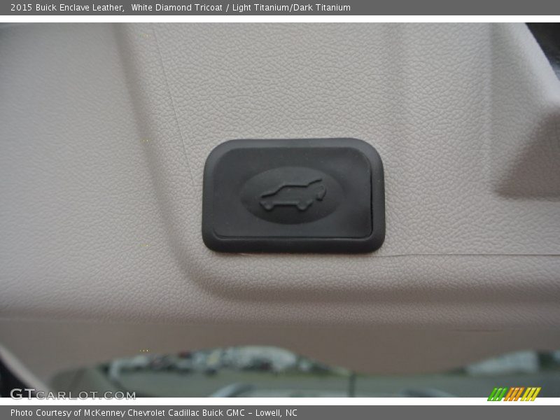 White Diamond Tricoat / Light Titanium/Dark Titanium 2015 Buick Enclave Leather