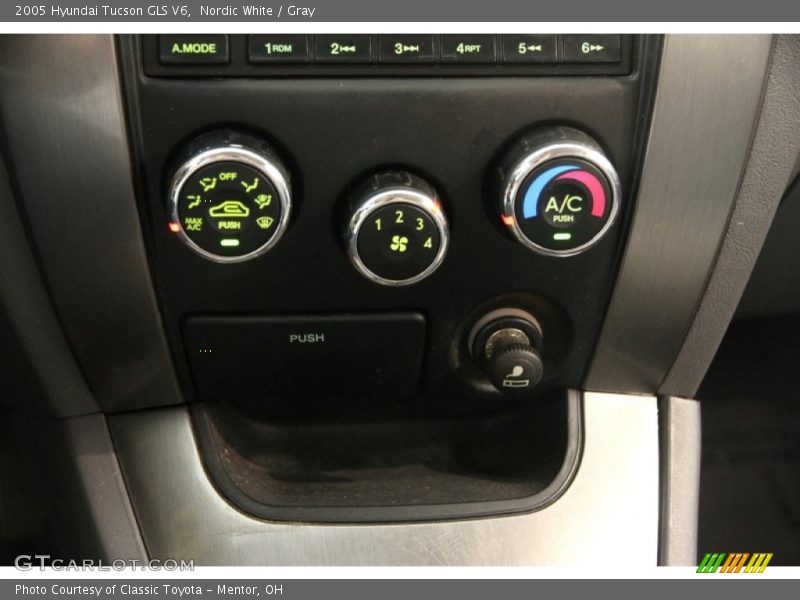 Controls of 2005 Tucson GLS V6