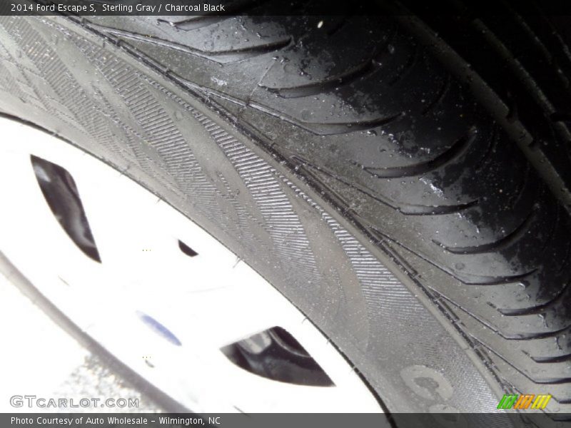 Sterling Gray / Charcoal Black 2014 Ford Escape S