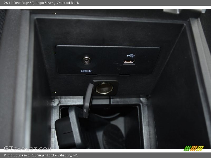 Ingot Silver / Charcoal Black 2014 Ford Edge SE