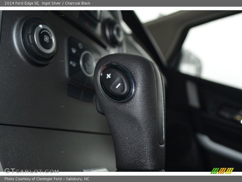 Ingot Silver / Charcoal Black 2014 Ford Edge SE
