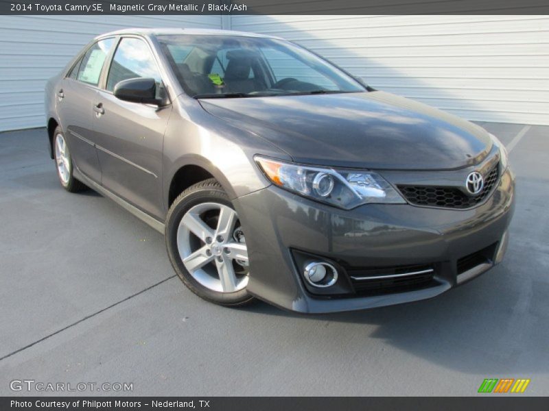 Magnetic Gray Metallic / Black/Ash 2014 Toyota Camry SE