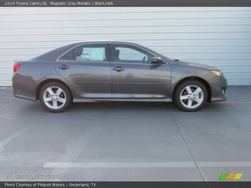 Magnetic Gray Metallic / Black/Ash 2014 Toyota Camry SE