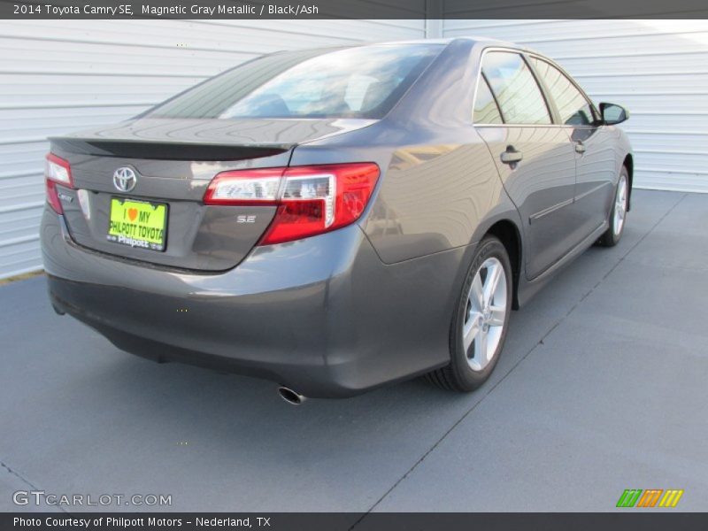 Magnetic Gray Metallic / Black/Ash 2014 Toyota Camry SE