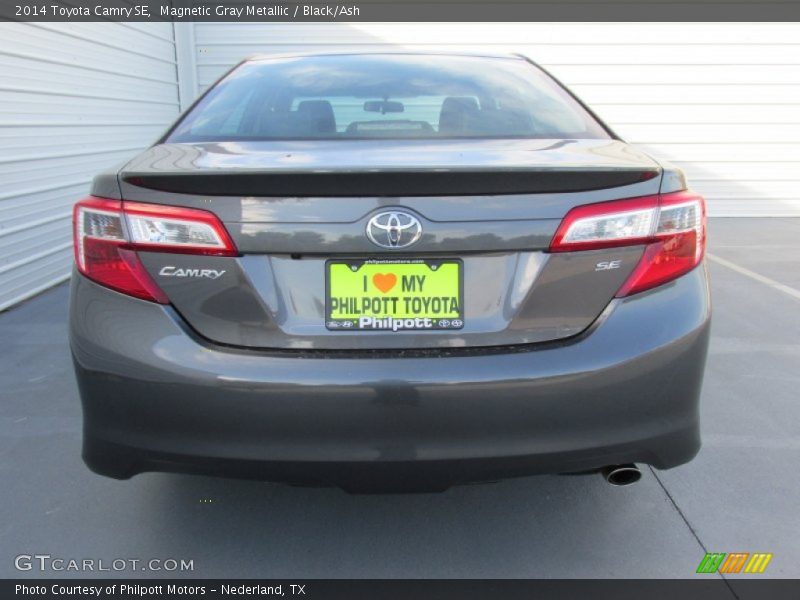 Magnetic Gray Metallic / Black/Ash 2014 Toyota Camry SE