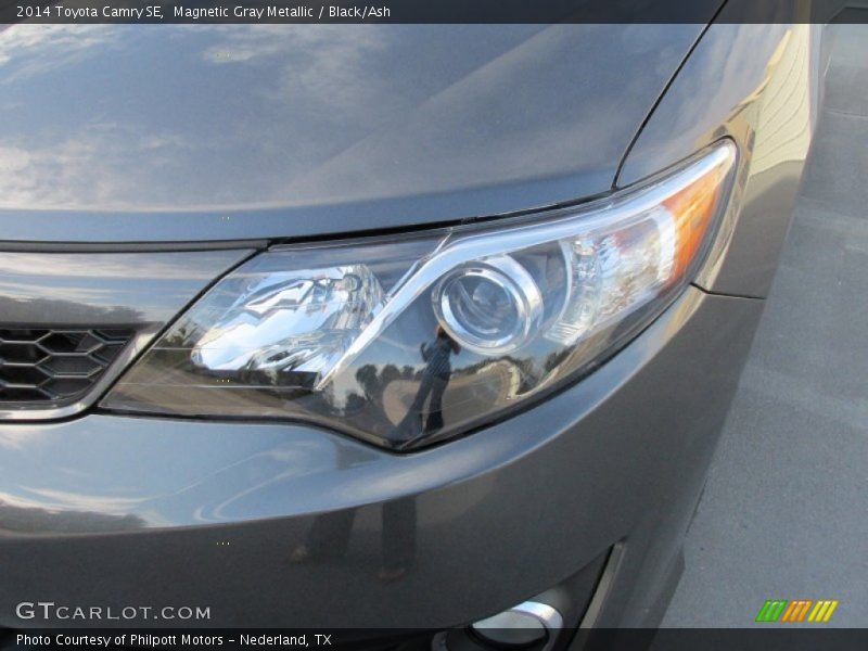 Magnetic Gray Metallic / Black/Ash 2014 Toyota Camry SE