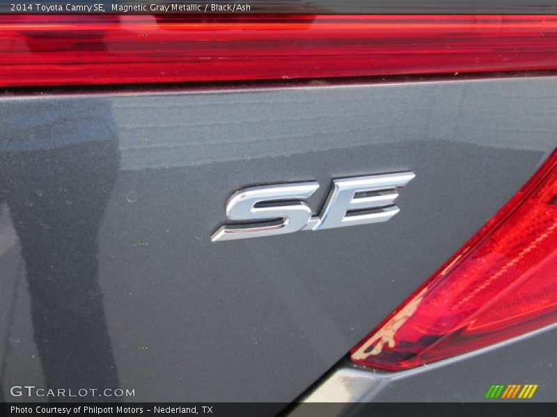 Magnetic Gray Metallic / Black/Ash 2014 Toyota Camry SE