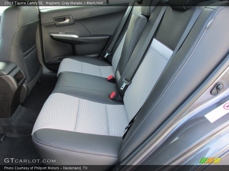 Magnetic Gray Metallic / Black/Ash 2014 Toyota Camry SE